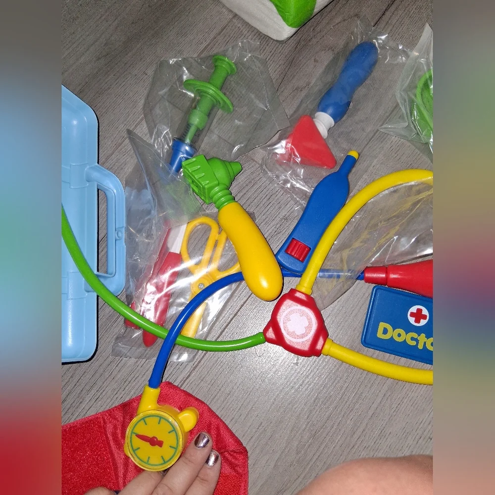 Blue Doctor Toy Kit LAKESHORE LEARNING LIKE NEW - Picture 2 of 6